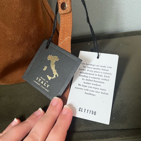 Claudia Firenze Tan Suede Crossbody Bag - Picture 4 of 9